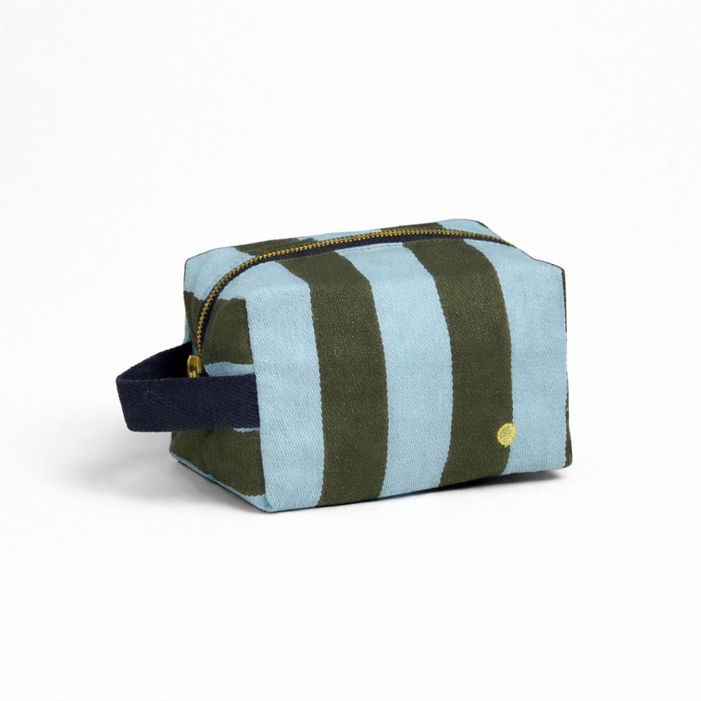 La Cerise sur le Gâteau toiletry bag cube organic cotton green
