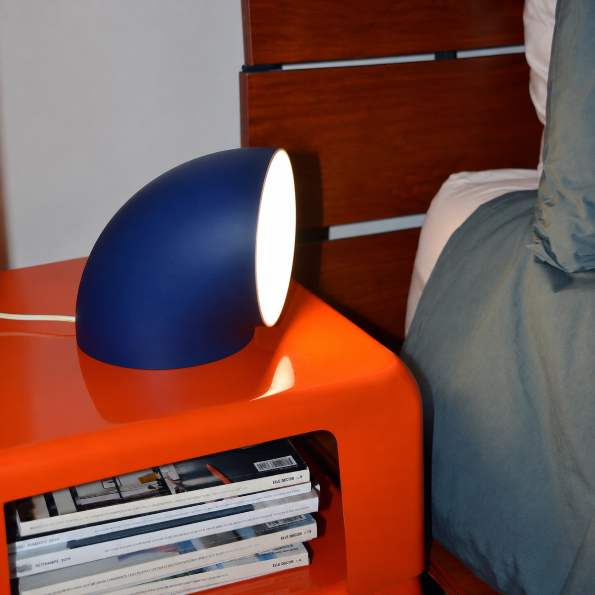 artetica LÀ sustainable touch dimmable table lamp made from bio based recycled material designed in Milan
