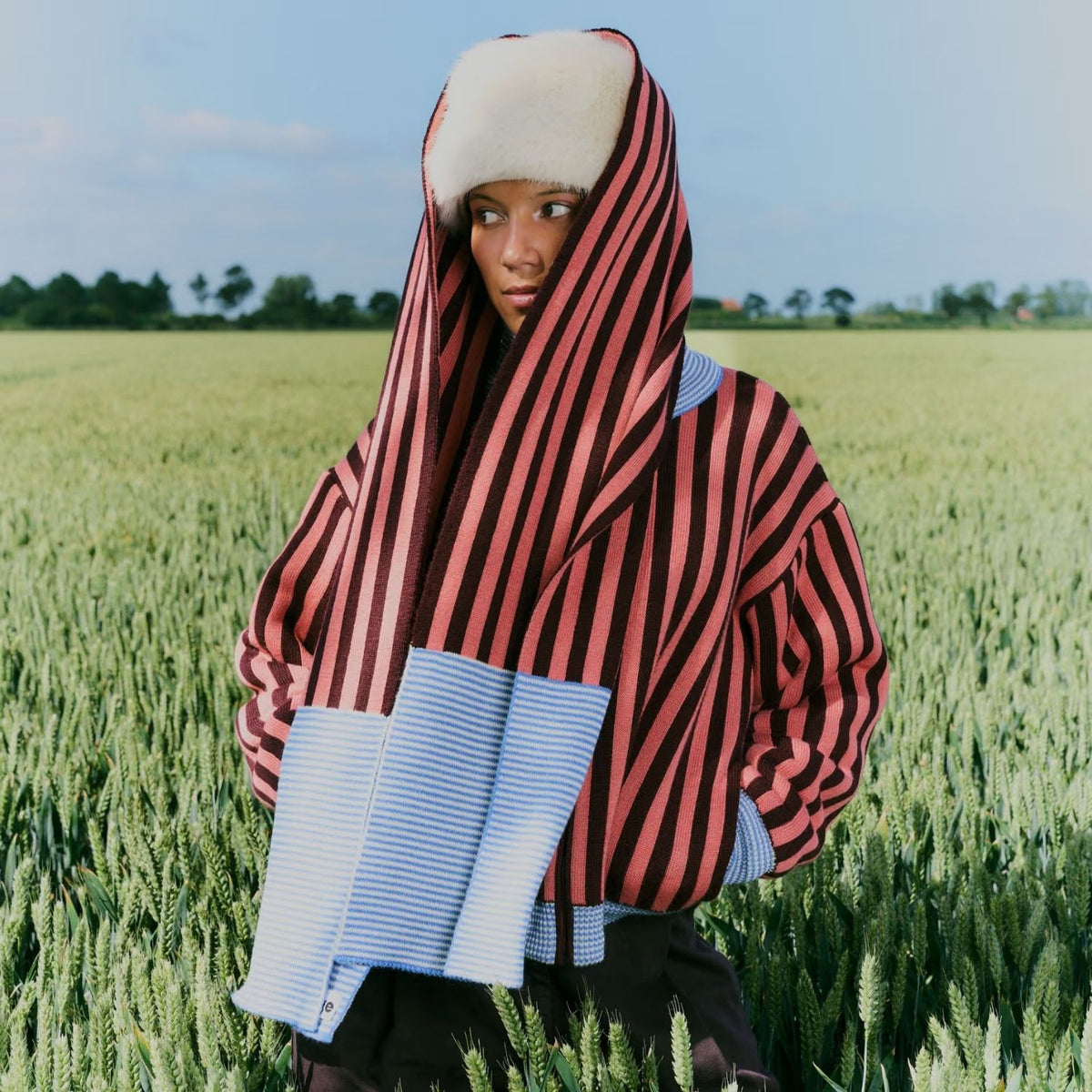 Bold living Serge the Label Willem 100 percent wool knitted scarf in bordeaux made in Belgium designed by Emme Neirynck