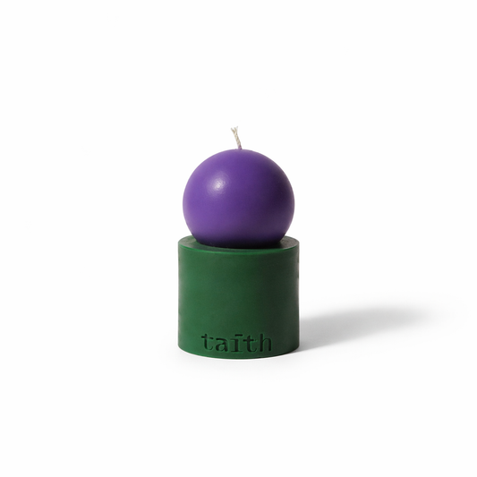 The Taith Lulu Jardins d'Etretat candle in green and purple 100% soy wax hand-poured in Warsaw Poland Dear Johny. Sculptural candle using 3D-design with a deep organic texture.