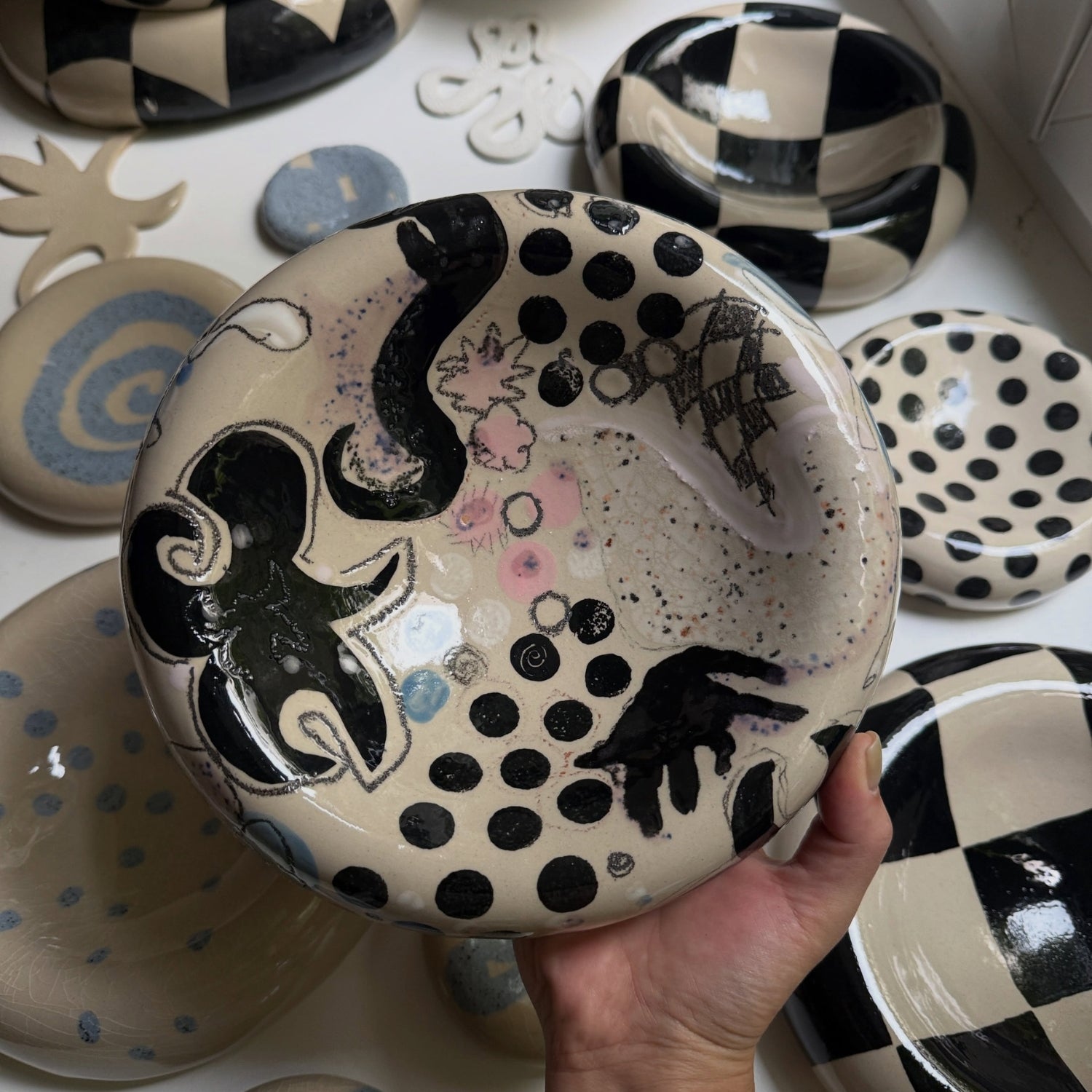 Handmade ceramic art, paintings, and design objects by Vienna-based multidisciplinary artist Zoë Deno